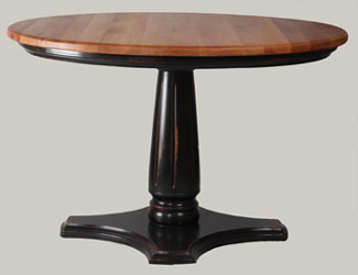 Pyöreä puinen pöytä
