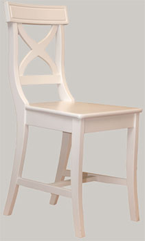 Maalaisromanttinen valkoinen tuoli