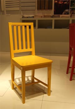 keltainen tuoli