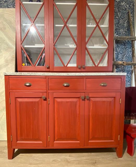 Vitriinikaappi lev. 120cm, punainen