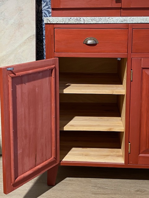 Vitriinikaappi lev. 120cm, punainen