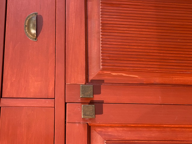 Vitriinikaappi lev. 120cm, punainen