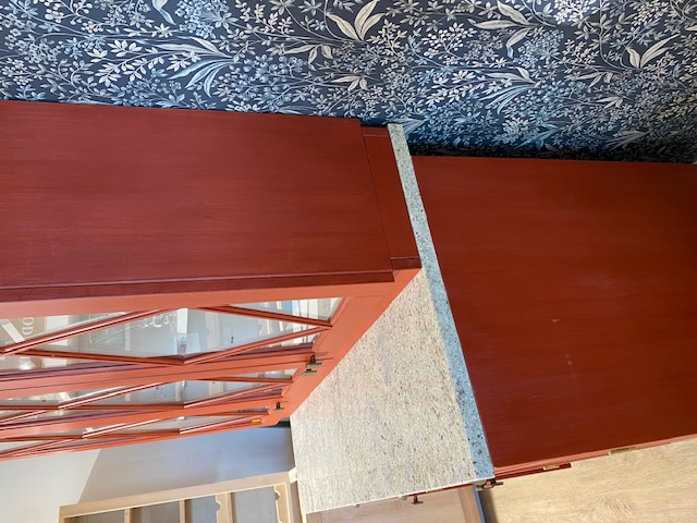 Vitriinikaappi lev. 120cm, punainen