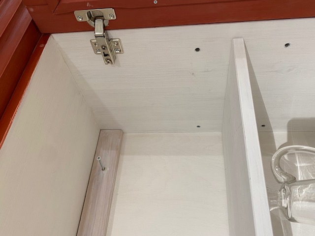 Vitriinikaappi lev. 120cm, punainen