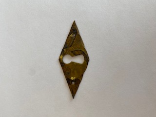 Salmiakkiavainkilpi, vaaka antiikkimessinki