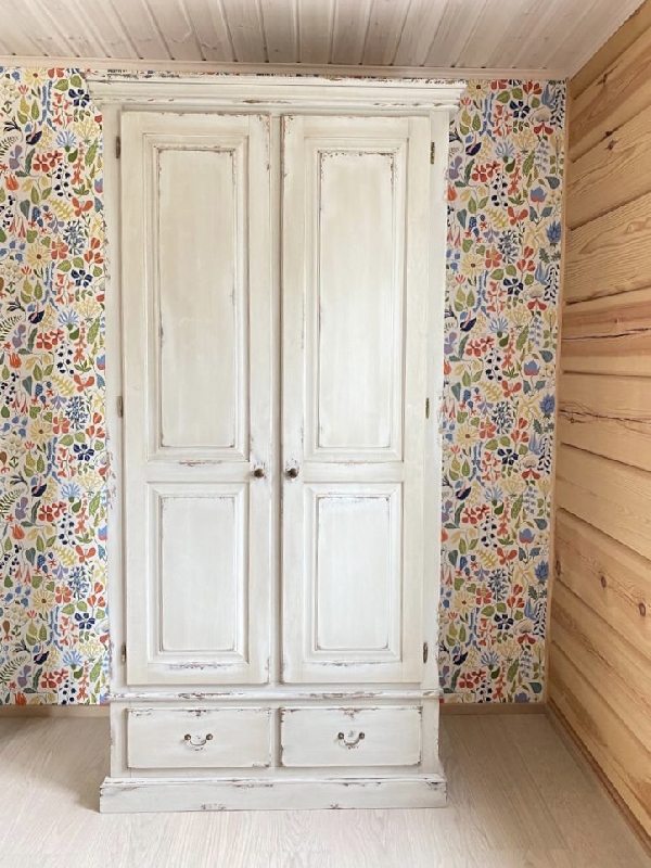 Isännänvaatekaappi