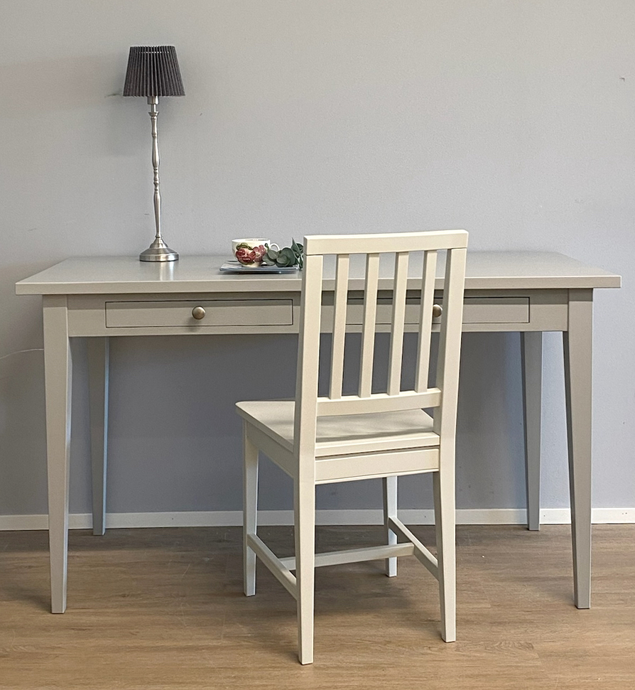 Kirjoituspöytä (135x60)