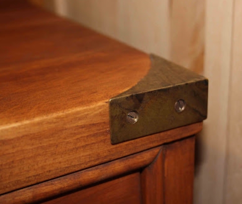 Kalustekulma, antiikkimessinki