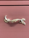 Rokokoo-vedin, väri: valkokulta, 102 x 50 mm