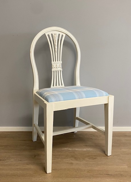 Lyhdetuoli Valkoinen