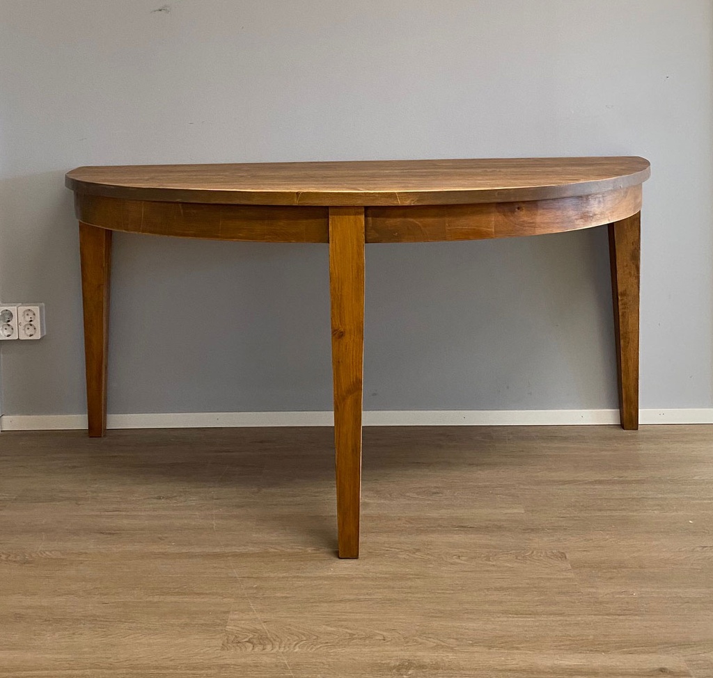 Puolipyöreä pöytä 160 cm