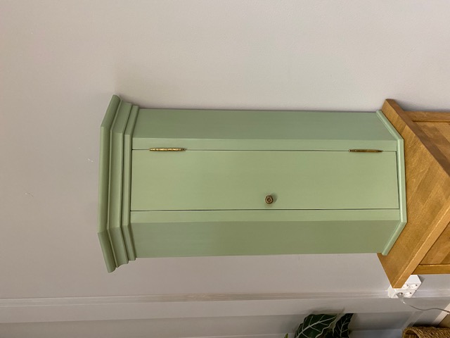 Yläkulmakaappi, pieni