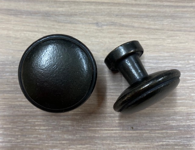 Sileä nuppi, väri: musta, 28 mm