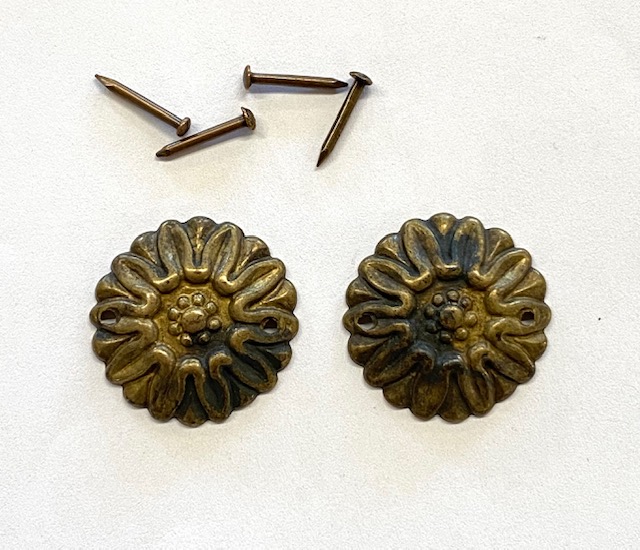 Pieni ruusuke, antiikkimessinki