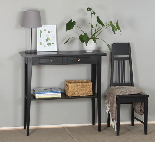 Korkea sivupöytä välitasolla