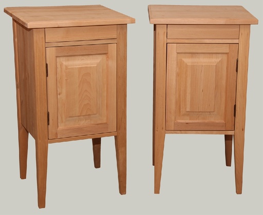 Kustavilainen yöpöytä, pitkäjalka